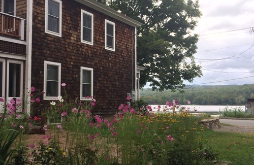 Rangeley Apartamento | Alquiler de vacaciones de lujo frente a Haley Pond en el pueblo de Rangeley
