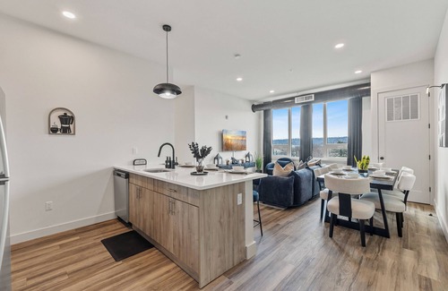 East Orange Apartamento | Upscale Views 2br Free Parkn, Walk 2 Train, 2bath
