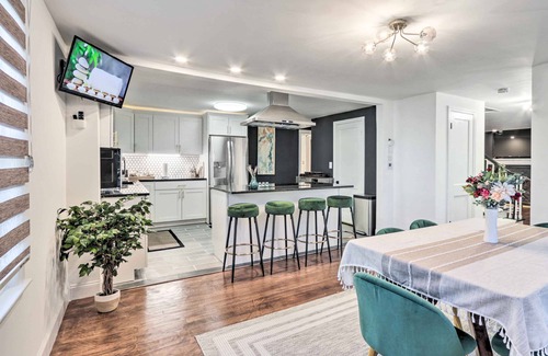 Waterbury Cabaña | Upscale Waterbury Retreat w/ Indoor Hot Tub!