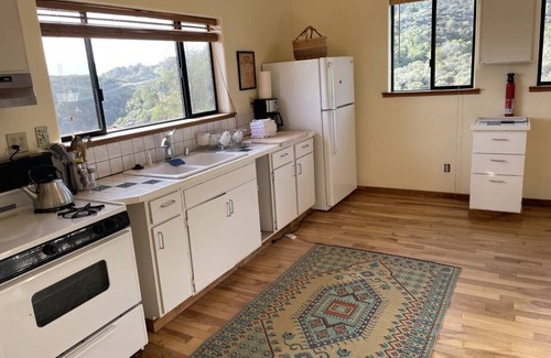 Hopland Casa | Upstairs Apartment on Nature Retreat