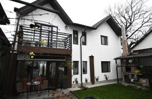 Tirgu Jiu Casa | Upstairs Residence