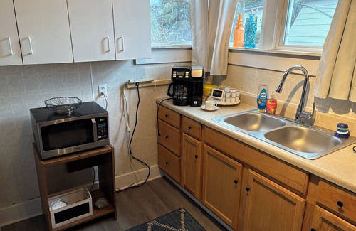 Morehead City Apartamento | Apartamento privado en la planta superior con escaleras privadas que ha sido recientemente renovado.