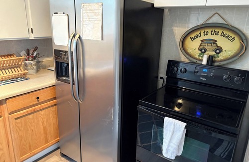 Morehead City Apartamento | Apartamento privado en la planta superior con escaleras privadas que ha sido recientemente renovado.