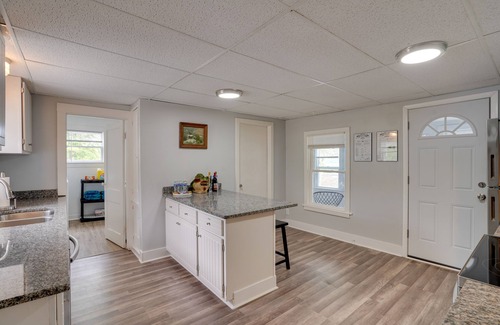 East Syracuse Apartamento | Upstate New York Vacation Rental w/ Hot Tub!