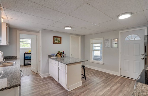East Syracuse Apartamento | Upstate New York Vacation Rental w/ Hot Tub!