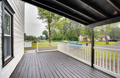 East Syracuse Apartamento | Upstate New York Vacation Rental w/ Hot Tub!