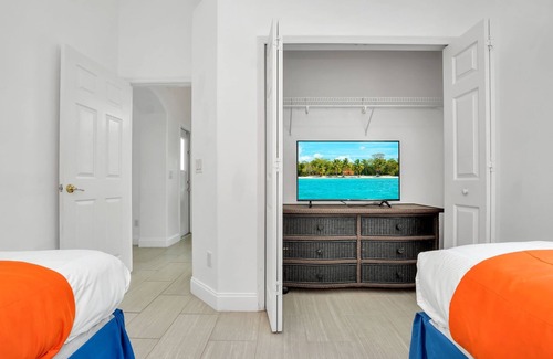 Indian Point Casa | Upstay - Big Home w Pool-Games-BBQ - Near Disney!