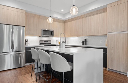 West Congress Apartamento | Upstay: Modern & Pet-friendly 2BR Home near SoCo