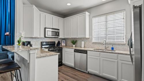 Govalle Casa | Upstay Stylish 4BR Getaway in Vibrant East Austin