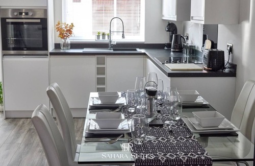Newcastle-upon-Tyne Casa | Upto 20% Off |Monthly 3BR |City Centre + Parking