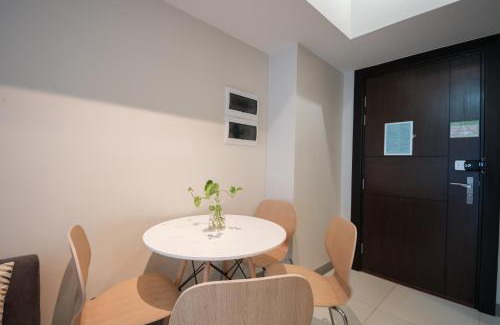 Pinagsama Apartamento | Uptown BGC Luxury 1br Suite with Fast Wifi