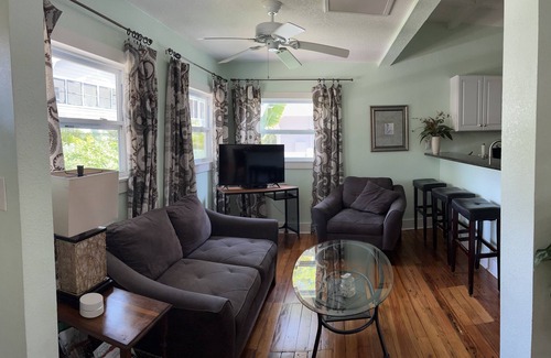 Historic Uptown Casa | Uptown Bungalow 2/2