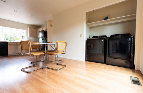 Oak Park Casa | Uptown cape code home