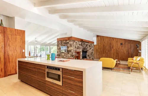 Old Las Palmas Casa | Uptown Design District Walking distance to Downtown Palm Springs!