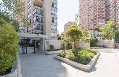 Apoquindo Apartamento | Uptown Ethnic - 2BR, Metro, Wifi, TV