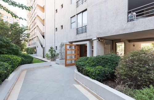 Apoquindo Apartamento | Uptown Ethnic - 2BR, Metro, Wifi, TV