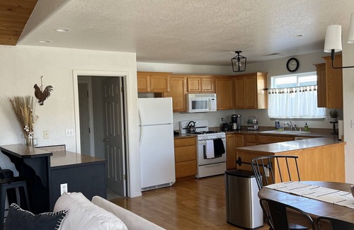 Ferndale Casa | Uptown Ferndale- two blocks from Main St in the Victorian Village!