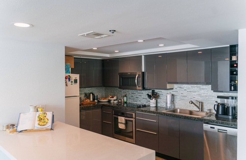 Vista Las Palmas Condominio | Uptown Las Palmas Condo w/ Pool + Hot Tub for Monthly Rentals