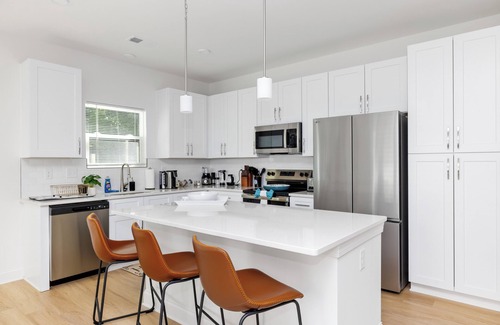 Charlotte Casa | Uptown Retreat Sleeps 10 w/Hot Tub, Games/Fenced