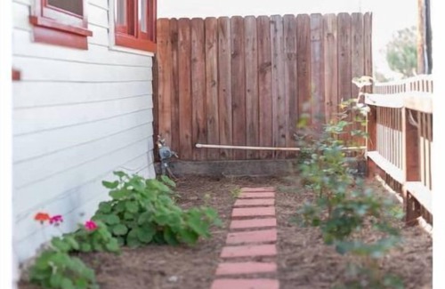 Whittier Casa | Uptown Whittier Bungalow; near Disney, DTLA, Universal Family/dog friendly.