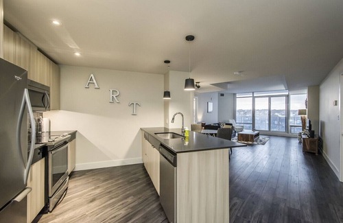 Clayton Park Apartamento | Urban 1BR Apt with Skyline Views, On-Site Theater