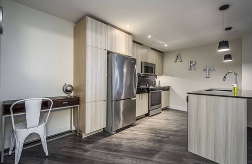 Clayton Park Apartamento | Urban 1BR Apt with Skyline Views, On-Site Theater