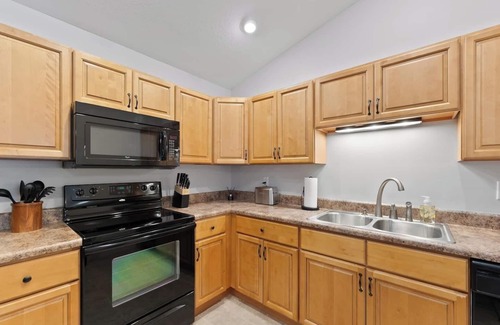 Knoxville Casa | Urban 2BD Retreat - 15 mins to Dtwn Knoxville