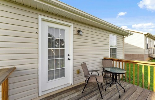Knoxville Casa | Urban 2BD Retreat - 15 mins to Dtwn Knoxville