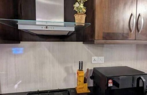 Negombo Apartamento | Urban 3BR Apt Hi-Speed Wi-Fi Roof Top Pool & Gym