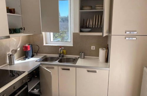 Marousi Apartamento | Urban Apartment in Marousi with Rural View