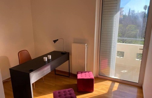 Marousi Apartamento | Urban Apartment in Marousi with Rural View