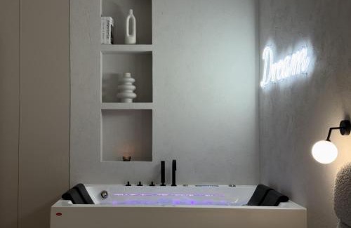 Katowice Apartamento | URBAN APARTMENTS GLOBAL, Jacuzzi, Floor 8th No 03, Garage, Self Check-in, No deposit