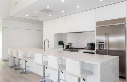 Garfield Casa | Urban Art Loft - Historic DT Phoenix-Chefs Kitchen