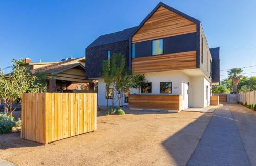 Garfield Casa | Urban Art Loft - Historic DT Phoenix-Chefs Kitchen