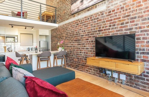 Salt River Apartamento | Urban Artisan Loft with Mountain Views & Fast Wi-F