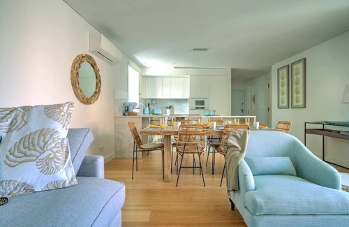 Estoril Apartamento | Moderno 2 dormitorios en Estoril, capacidad para 6 - 2 minutos a pie de playa, estacionamiento privado