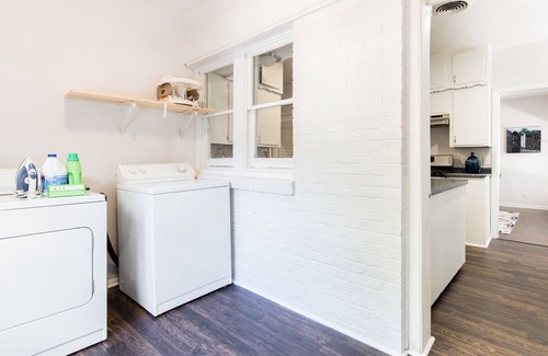 West Meadowbrook Casa | Urban Bungalow - 10 Min. to Downton!