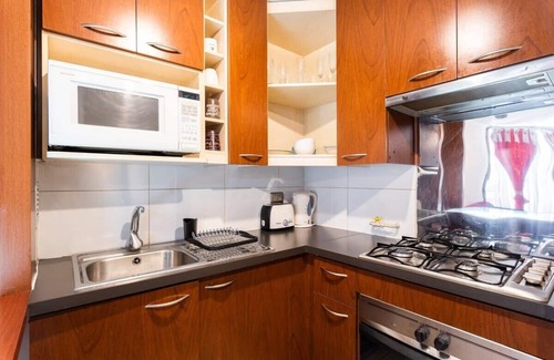 Bellas Artes Apartamento | Urban Burgundy - 1BR, Metro, Wifi, TV