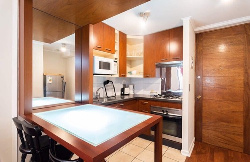 Bellas Artes Apartamento | Urban Burgundy - 1BR, Metro, Wifi, TV