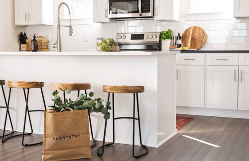 Talbot's Corner Cabaña | Urban by Avantstay Elegant East Nashville Condo Hip & Trendy Area