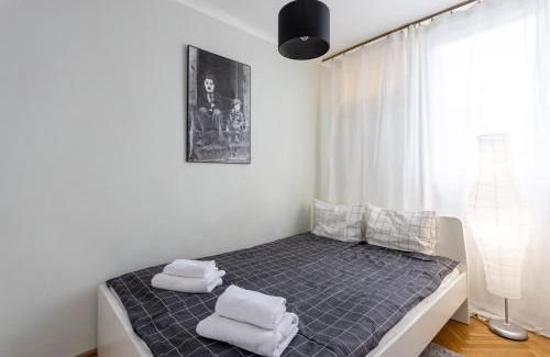 Mirow Apartamento | Urban Chic - Cozy One-Bedroom in Warsaws Vibrant Center, Żelazna Street