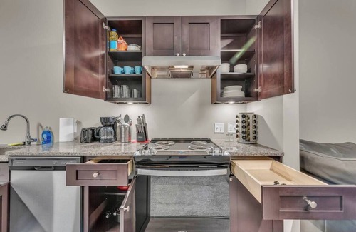Waldron Apartamento | Urban Chic Loft Near Airport with High-Speed WiFi