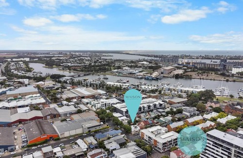 Wickham Casa | 'Urban Chic on Grey' - 3 Bedroom Retreat in Wickham