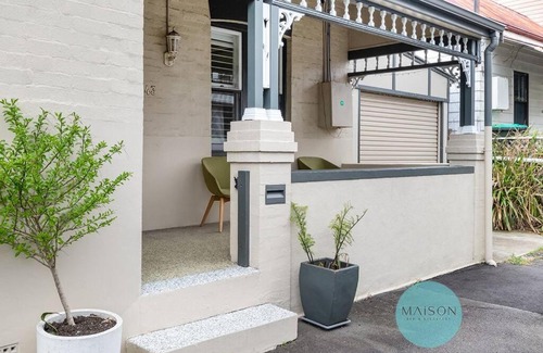 Wickham Casa | 'Urban Chic on Grey' - 3 Bedroom Retreat in Wickham