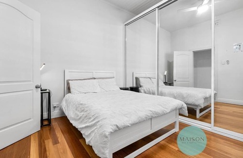 Wickham Casa | 'Urban Chic on Grey' - 3 Bedroom Retreat in Wickham