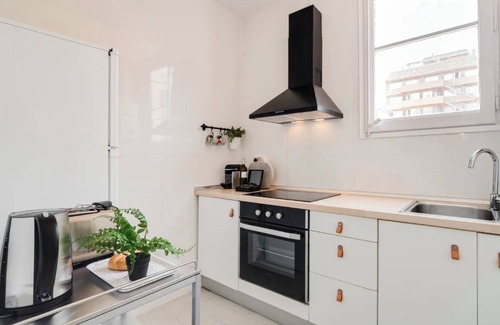 La Nova Esquerra de l'Eixample Casa | URBAN CITY BUILDING! Perfect for big groups!