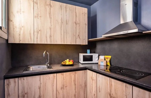 La Nova Esquerra de l'Eixample Casa | URBAN CITY BUILDING! Perfect for big groups!