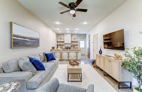 Downtown Casa | Urban Cottage: Downtown Bryan near Texas A&M!