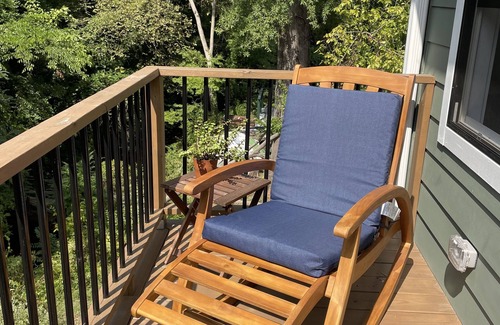Durham Cabaña | Urban cottage steps from Duke and 9th St - brand new house