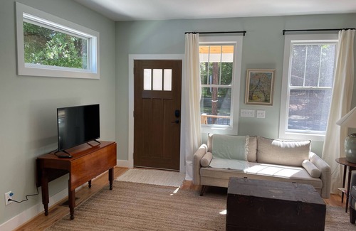 Durham Cabaña | Urban cottage steps from Duke and 9th St - brand new house